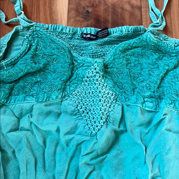 FASHION FUSE GREEN TOP - Picture 2 of 8